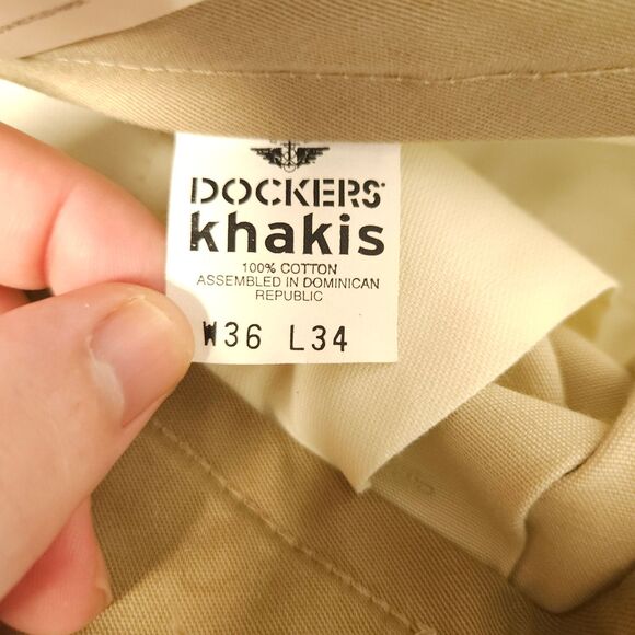 NWT Dockers Mens 36x34 Beige  Relaxed Fit Pleated Cuffed Chino Khaki Pants - Picture 5 of 8